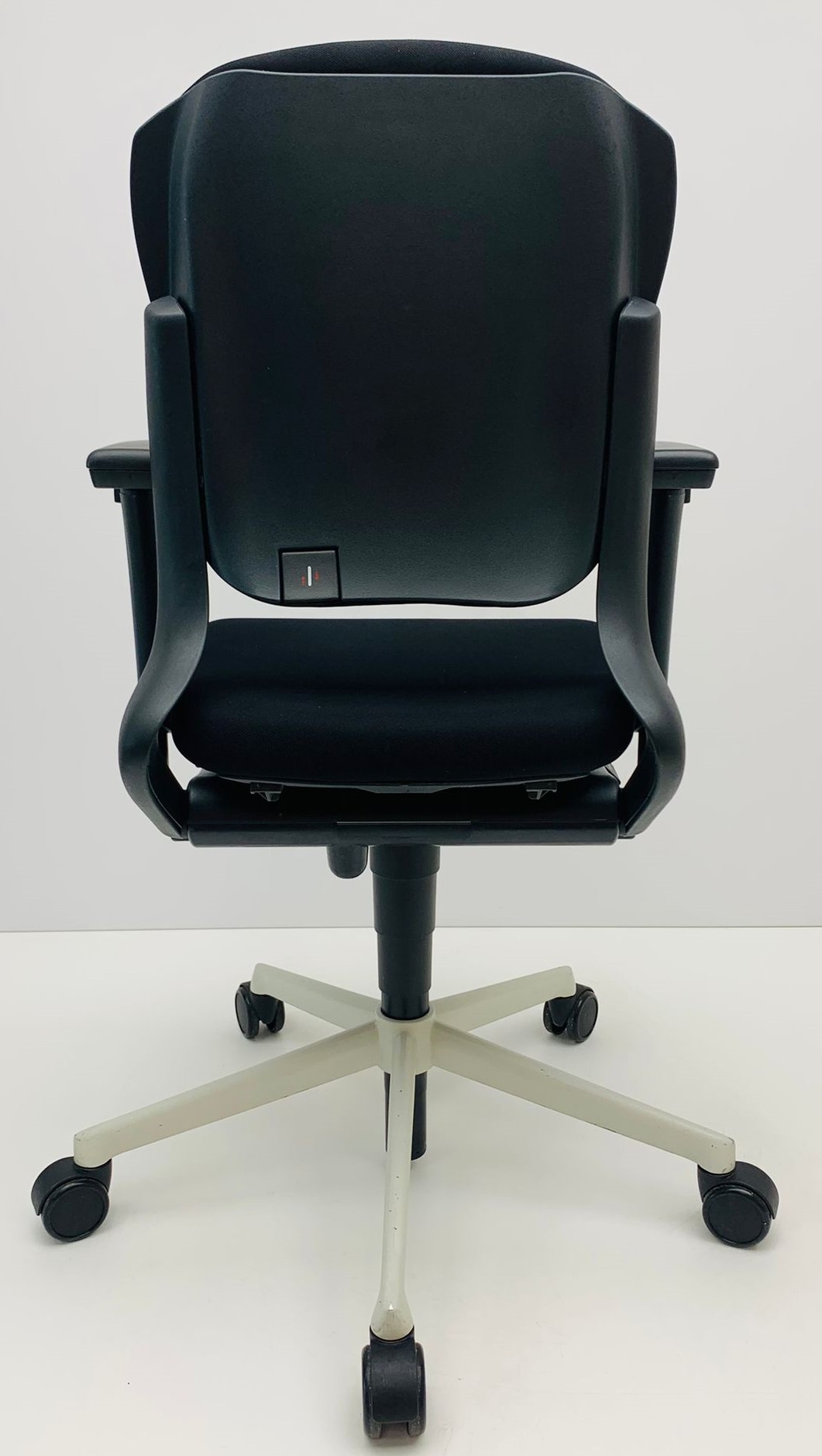 Bureaustoel Ahrend 230 met wit voetkruis