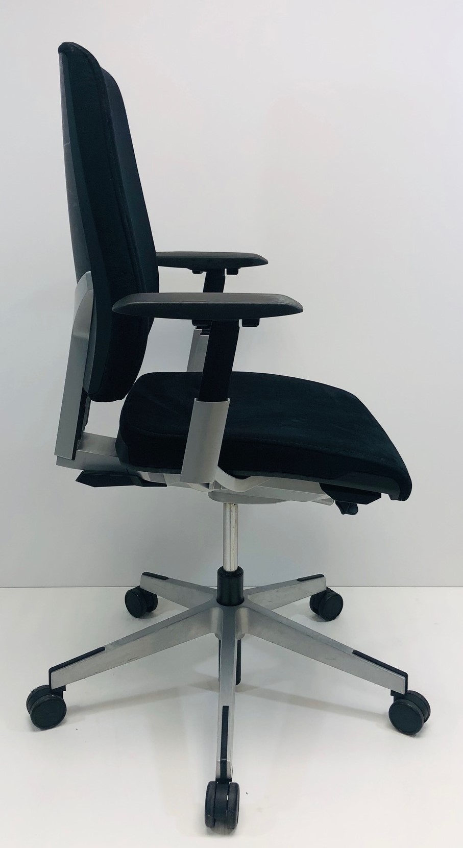Bureaustoel Giroflex 68 Alcantara zwart
