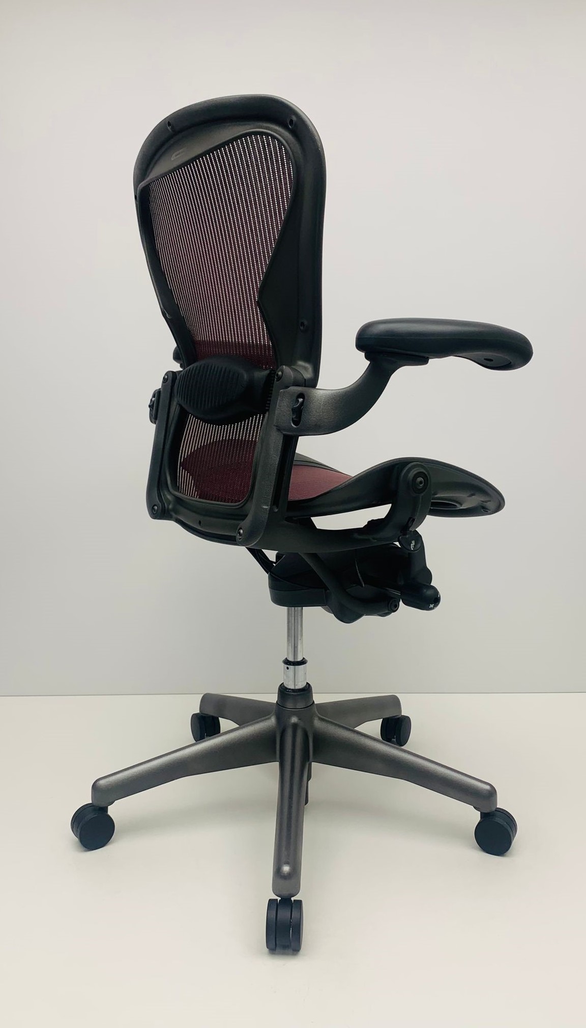 Bureaustoel Herman Miller Aeron B paars
