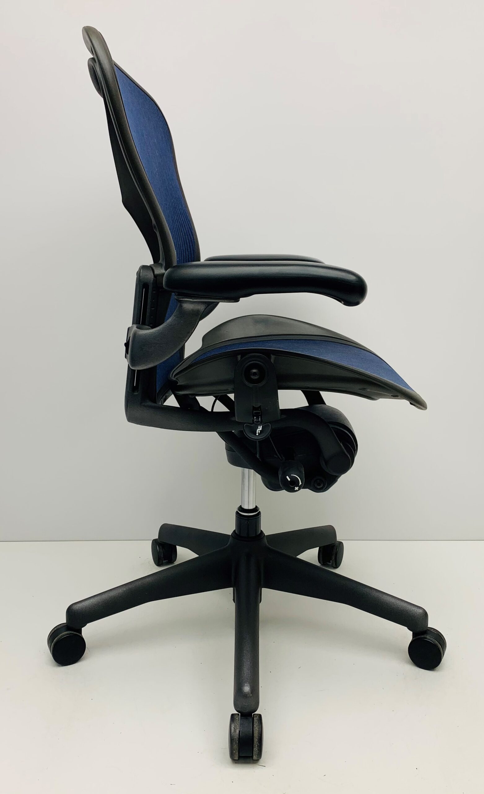 Bureaustoel Herman Miller Aeron B blauw