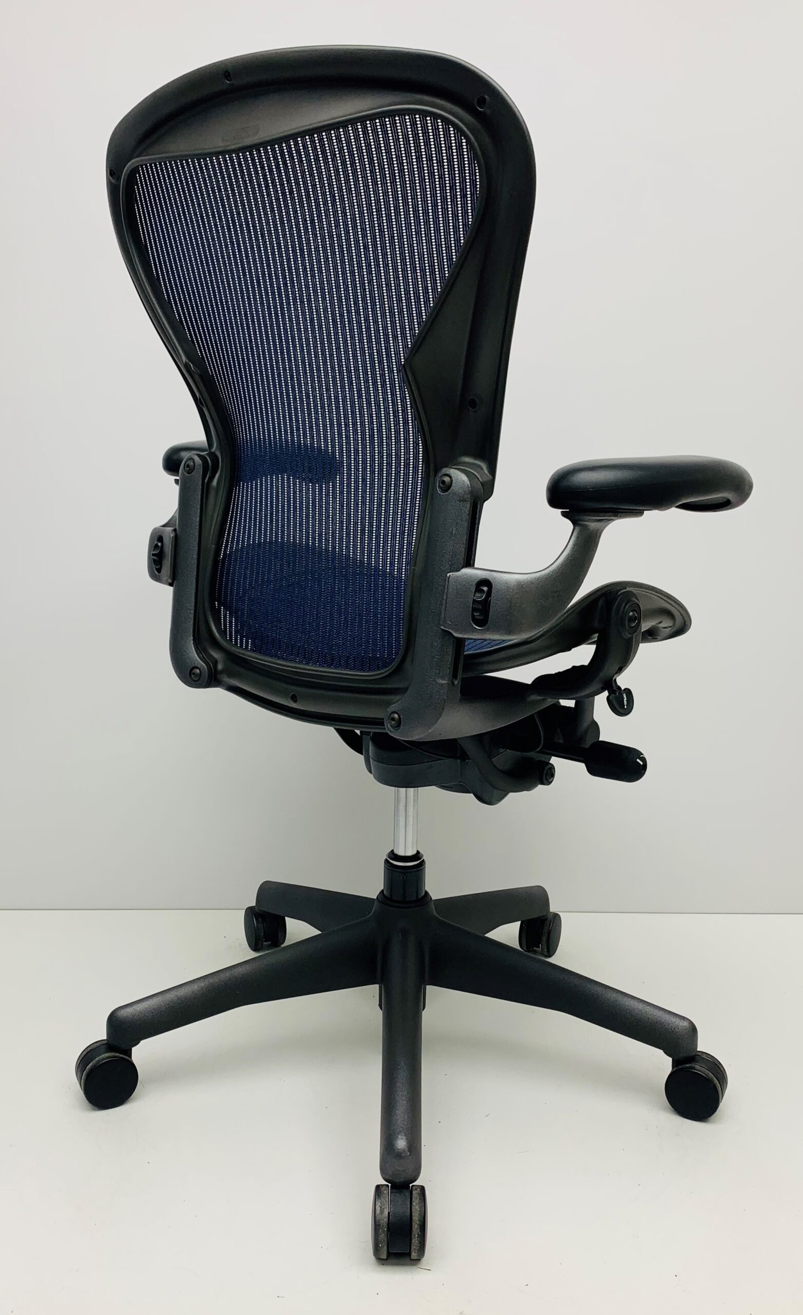 Bureaustoel Herman Miller Aeron B blauw