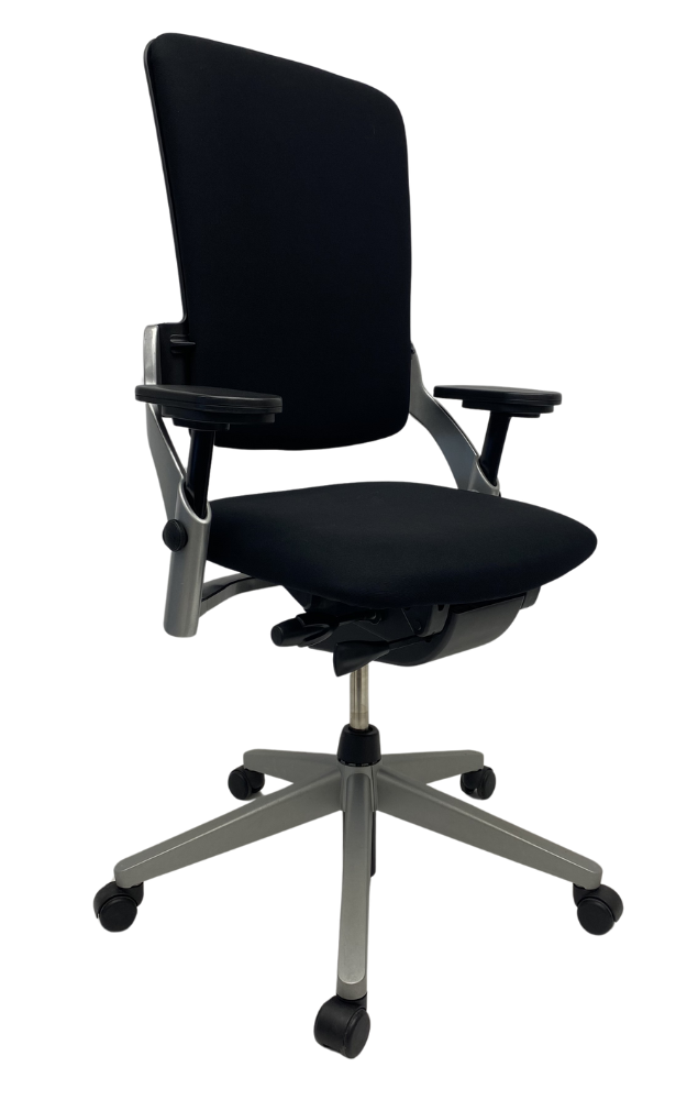 Refurbished Bureaustoel Comforto 76 zwart nieuwe stof